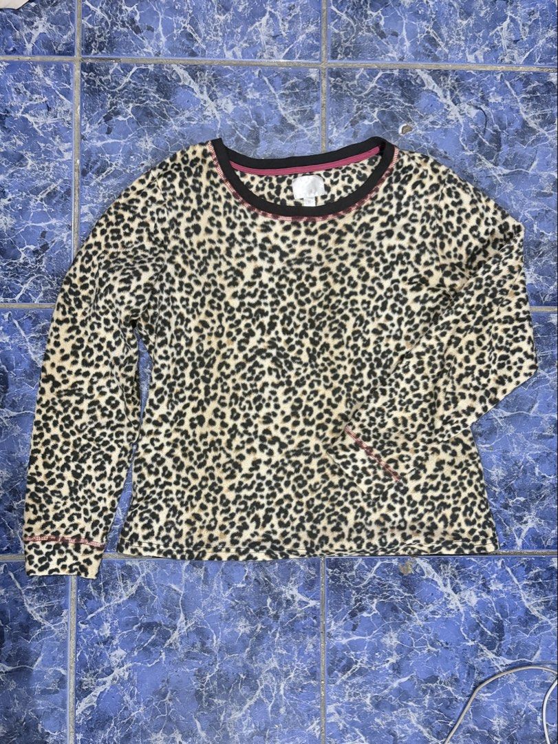 Leopard Print Long Sleeve (Category: Longsleeves) located in Manila. Submitted by ccarchives (Listing ID 1437185947, Image 1). Description: xs-medium.
