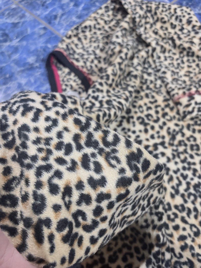 Leopard Print Long Sleeve (Category: Longsleeves) located in Manila. Submitted by ccarchives (Listing ID 1437185947, Image 2). Description: xs-medium.