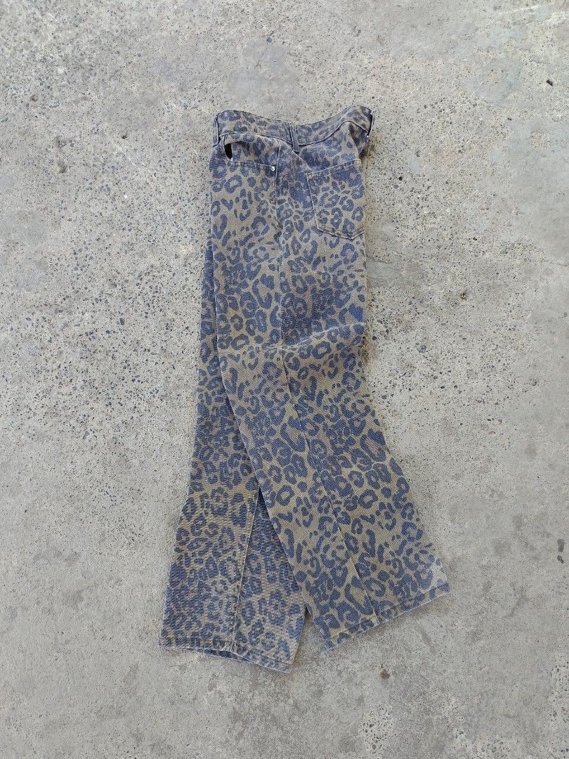 LEOPARD PRINT PANTS (Category: Jeans) located in Aliaga. Submitted by thriftniboki (Listing ID 1437155121, Image 1). Description: • GOOD CONDITION • COLOR RATE 8.5/10 • ISSUE MINIMAL FADE, STAIN INNER • ALREADY WASHED DIMENSION • WAIST/SIZE 30" • THIGH 12.3" • LENGTH 9.1" • LEG HOLE/HEM 39.6" 🏷️PRICE+SF.