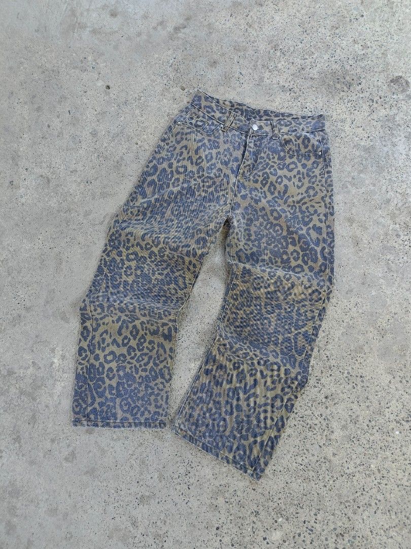 LEOPARD PRINT PANTS (Category: Jeans) located in Aliaga. Submitted by thriftniboki (Listing ID 1437155121, Image 2). Description: • GOOD CONDITION • COLOR RATE 8.5/10 • ISSUE MINIMAL FADE, STAIN INNER • ALREADY WASHED DIMENSION • WAIST/SIZE 30" • THIGH 12.3" • LENGTH 9.1" • LEG HOLE/HEM 39.6" 🏷️PRICE+SF.