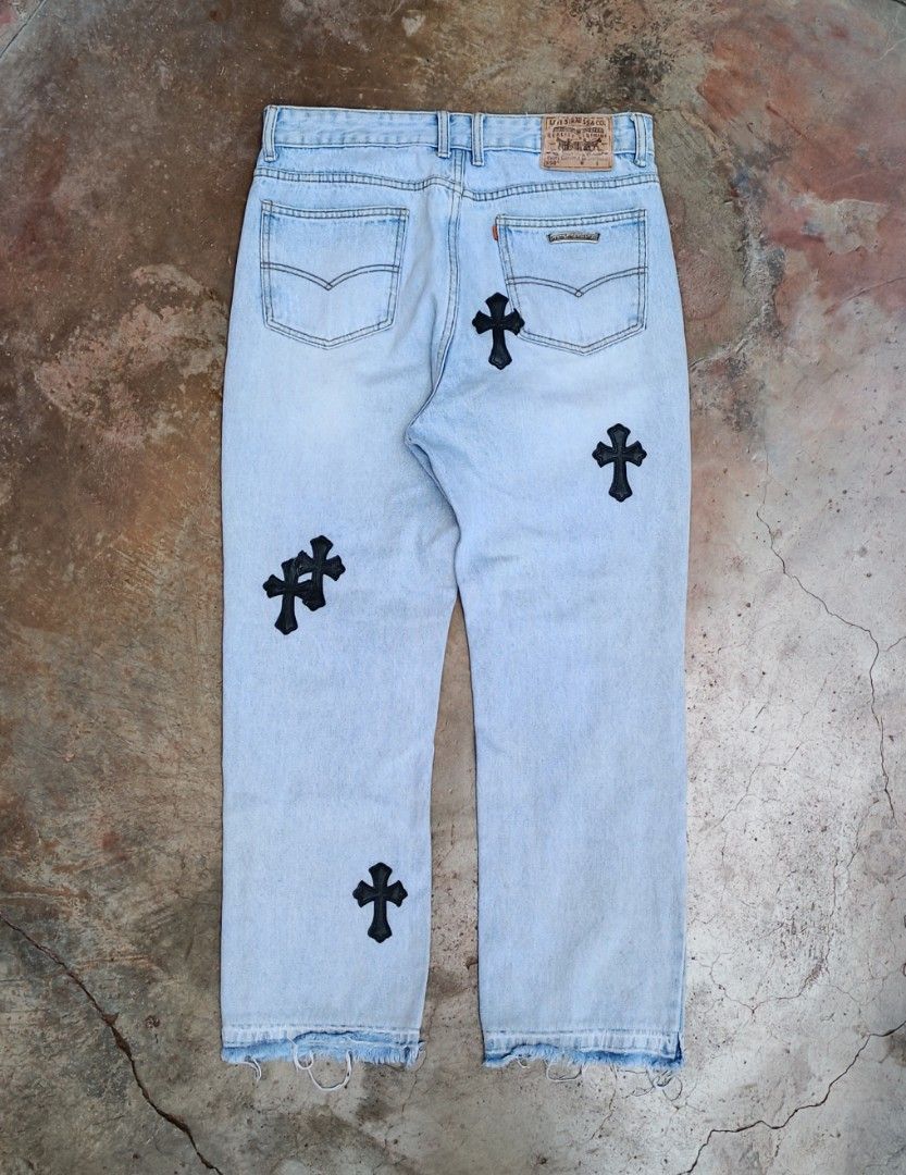LEVIS 550 x CHROME HEARTS Jeans (Category: Jeans) located in Davao. Submitted by st333tcartel (Listing ID 1437160388, Image 1). Description: Size 32 Waist 16 Length 39 Leg opening 8 Issue:Slight stains.