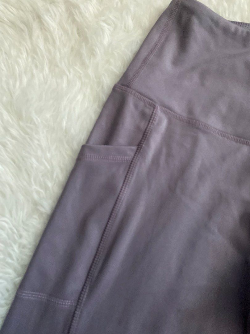 Lilac Activewear Leggings with Pockets (Category: Activewear) located in Makati City. Submitted by valerie.as (Listing ID 1437110161, Image 3). Description: - High-waisted design - Side pockets for convenience - Soft and stretchy fabric - Muted purple color - waist: 24-26 inches - lengh: 33 inches.