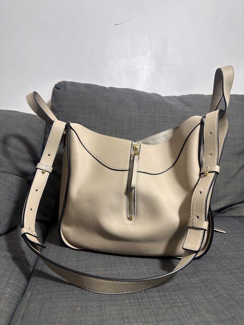 LOEWE HAMMOCK (Category: Luxury Bags & Wallets) located in Baguio. Submitted by saleztalk2600 (Listing ID 1437130456, Image 1). Description: LOEWE HAMMOCK NO FLAWS EXCELLENT CONDITION NEGOTIABLE.