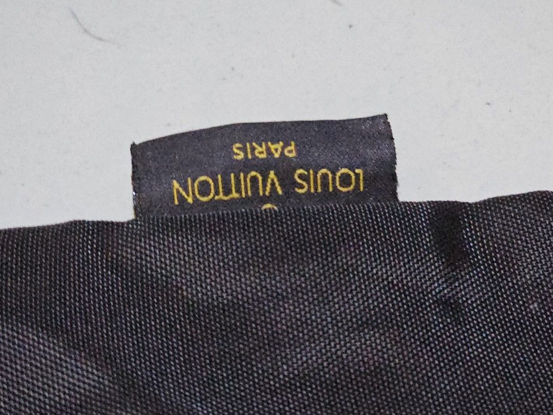 Louis vuitton Garment Bag (Category: Luxury Accessories) located in San Jose del Monte. Submitted by levanthrift (Listing ID 1437054948, Image 2). Description: no flaws good as new.