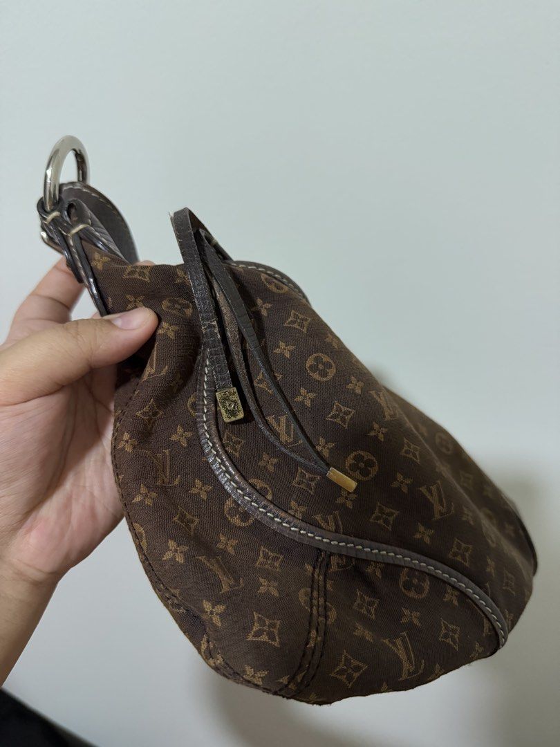 Louis Vuitton Monogram Canvas Hobo Bag (Category: Luxury Bags & Wallets) located in Las Pinas. Submitted by faithpreloved_111 (Listing ID 1437054437, Image 2). Description: - thrifted LV bag (so there are already signs of usage) - still in great condition dm for more pics - self authenticate - keeping if no one gets it.