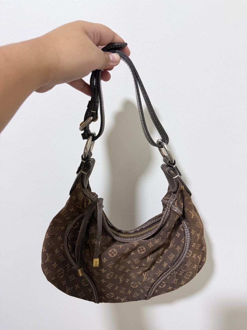 Louis Vuitton Monogram Canvas Hobo Bag (Category: Luxury Bags & Wallets) located in Las Pinas. Submitted by faithpreloved_111 (Listing ID 1437054437, Image 1). Description: - thrifted LV bag (so there are already signs of usage) - still in great condition dm for more pics - self authenticate - keeping if no one gets it.
