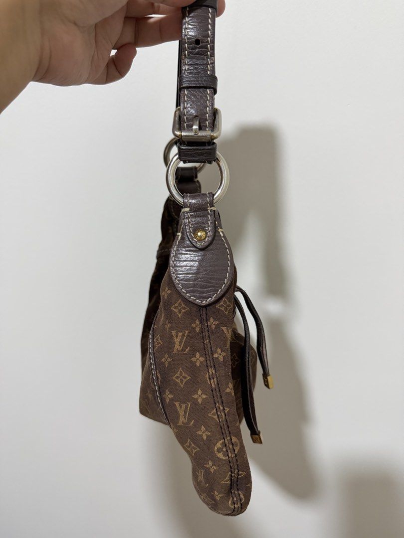 Louis Vuitton Monogram Canvas Hobo Bag (Category: Luxury Bags & Wallets) located in Las Pinas. Submitted by faithpreloved_111 (Listing ID 1437054437, Image 3). Description: - thrifted LV bag (so there are already signs of usage) - still in great condition dm for more pics - self authenticate - keeping if no one gets it.