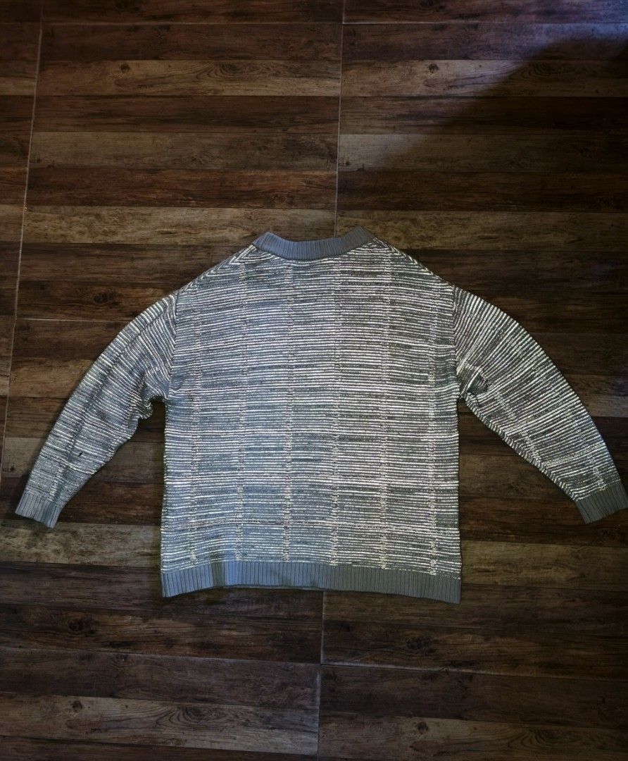 lululemon lab Reflective Knit Crewneck Sweater (Category: Coats, Jackets and Outerwear) located in Bayombong. Submitted by easyflip_04 (Listing ID 1437089473, Image 3). Description: .