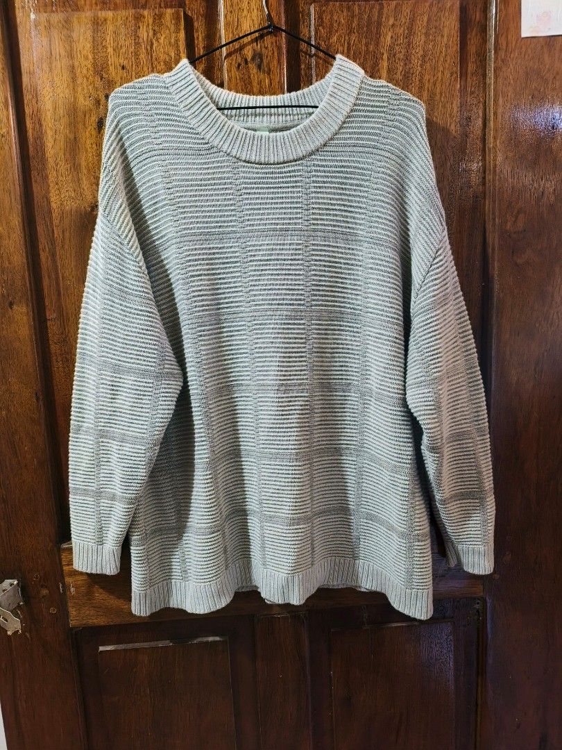 lululemon lab Reflective Knit Crewneck Sweater (Category: Coats, Jackets and Outerwear) located in Bayombong. Submitted by easyflip_04 (Listing ID 1437089473, Image 1). Description: .