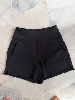 (Category: ) located in . Submitted by ccclearwardrobe (Listing ID 1437117903, Image 1). Description: .