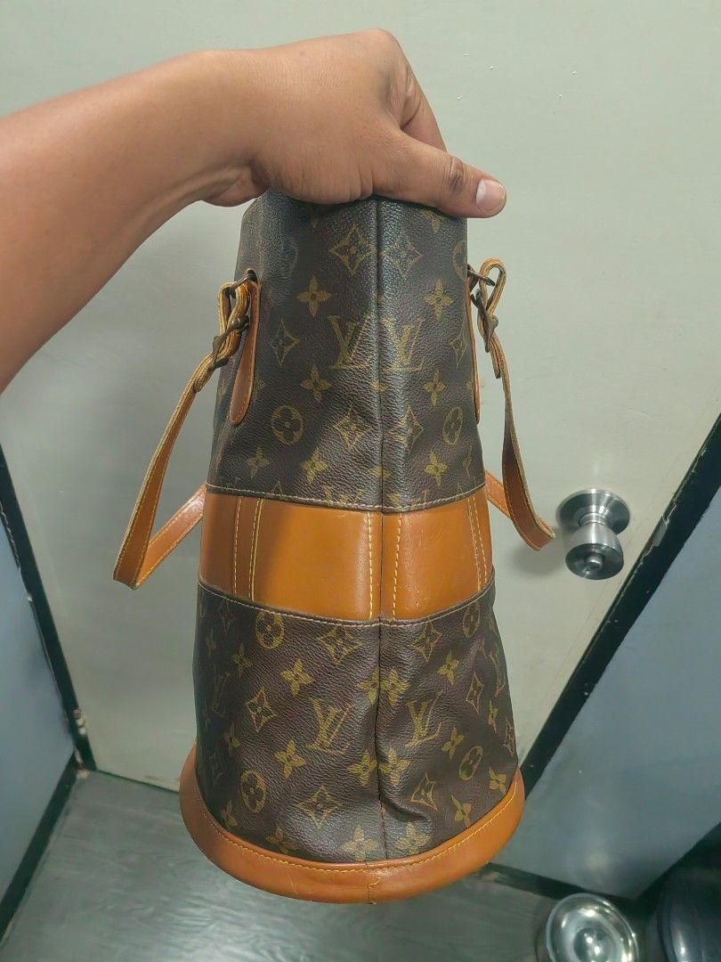 Lv vintage bucket bag authentic (Category: Luxury Bags & Wallets) located in Santa Rosa. Submitted by _ba_mo_si_ (Listing ID 1437127265, Image 3). Description: 70s-90s vibtage bucket bag Cut missing tag Guranteed authentic vintage bag Dm.