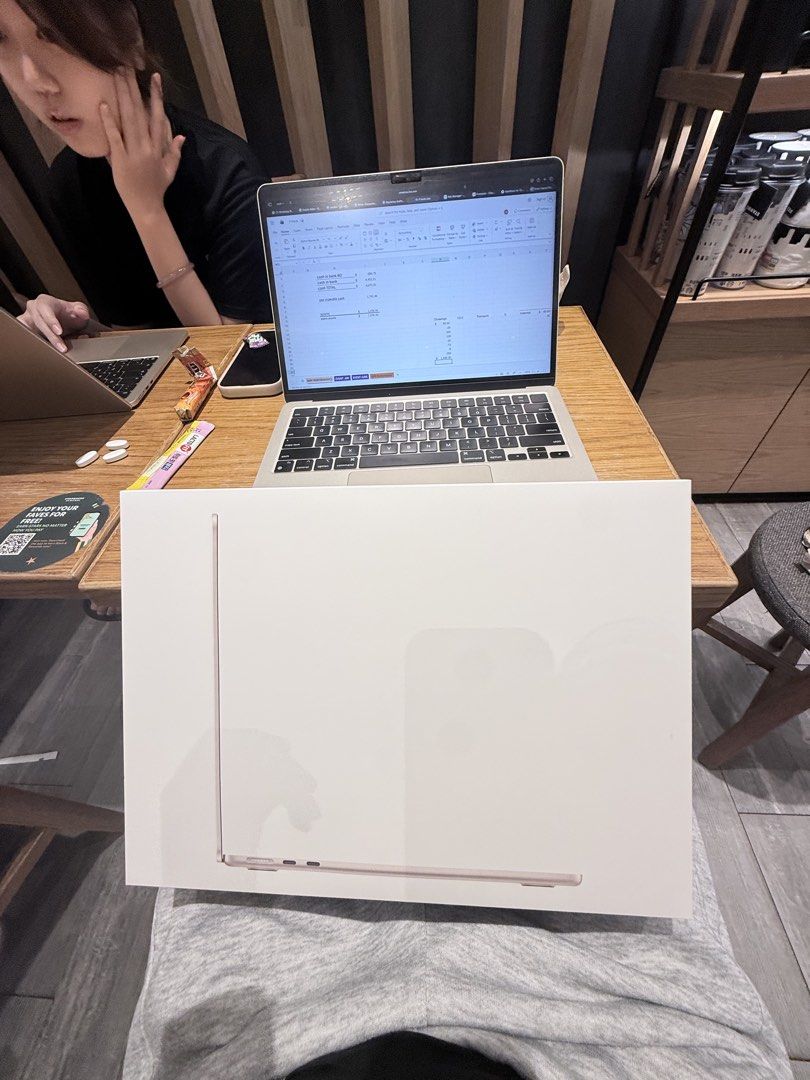 M5 Macbook Air - 516GB -  16GB RAM450717421908142080