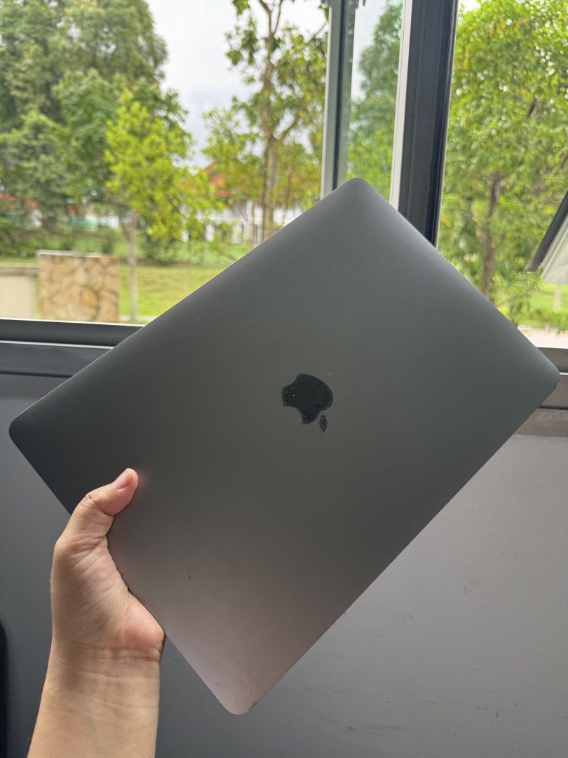 Apple MacBook Pro 13inch 2017450238443715962880