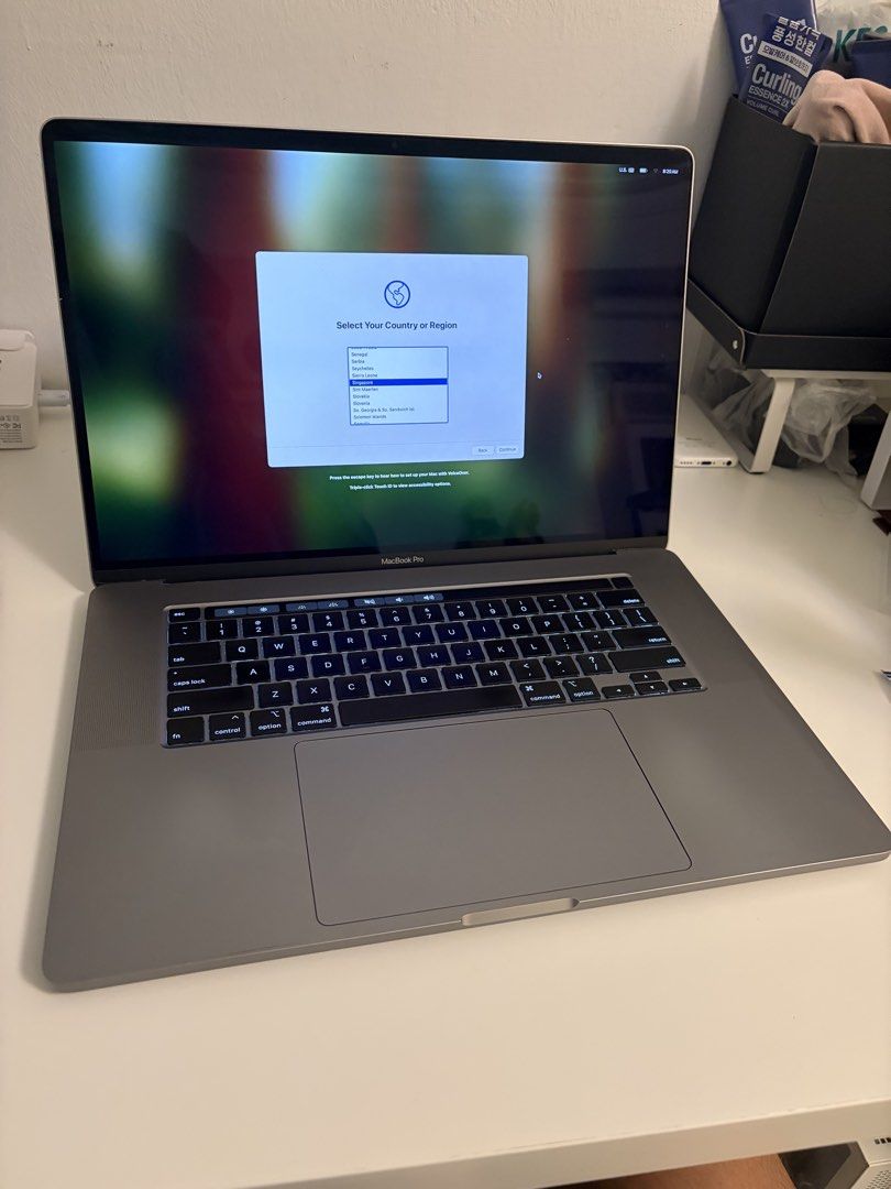 MacBook Pro 16450621927452856320