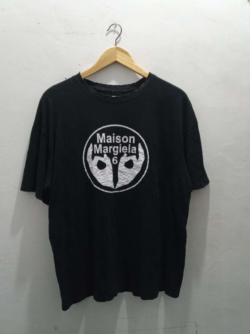 Maison Margiela 6 Graphic Tee (Category: Luxury Apparel) located in Navotas City. Submitted by ms.soulana (Listing ID 1437164425, Image 3). Description: PreOwned WellUsed Maison Margiela 6 graphic Printed t-shirt black Large -XL Width 23.5" -24" X L29" - Features a white circle graphic with the brand name and the number '6' - Classic crew neck design - Short sleeves - Made from cotton fabric Off/Legit. Cut tags Sign of Wear Good Condition 8.9/10 
