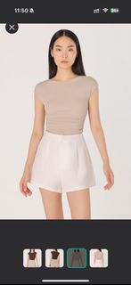 (Category: ) located in . Submitted by FashionLuxe (Listing ID 1437183937, Image 1). Description: .