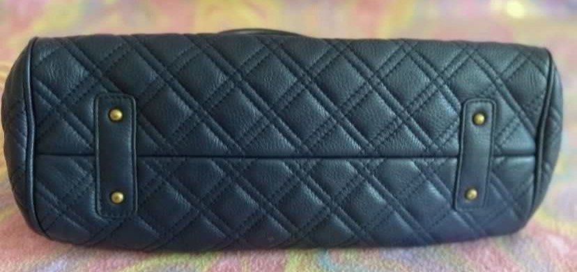 Marc Jacobs Blue Stam Bag (Category: Luxury Bags & Wallets) located in Muntinlupa City. Submitted by hollieberrygirl (Listing ID 1437172821, Image 3). Description: MARC JACOBS Blue Stam Bag With chain sling Coded Gamusa inner lining Approx measurements L 13” W 6.5” H 9.5” With minor scuffs ( see last 2 photos) ₱7,995 SF c/o buyer NO RETURN NO EXCHANGE .