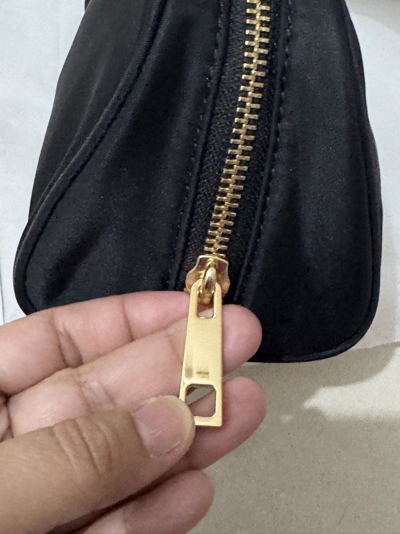 Marc Jacobs Preppy Cosmetic Pouch/Case (Category: Luxury Bags & Wallets) located in Quezon City. Submitted by branded_jo (Listing ID 1437038420, Image 3). Description: Original Marc Jacobs Cosmetic Case/Pouch Color Black with gold hardware Brand new with and care card Bought in US Lalamove ready.