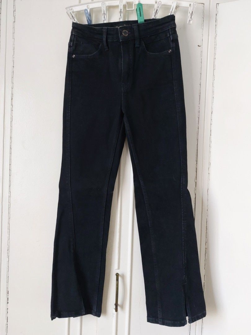 Massimo Dutti Jeans (Category: Jeans) located in Paranaque City. Submitted by discosalmon (Listing ID 1437047338, Image 1). Description: Massimo Dutti - Bought for 4k - Used once - Size US 2/ EUR 34 - Made in Turkey - Straight leg cut - features a flare slit rfs: doesn't fit me anymore Shipping c/o buyer (lalamove, J&T, grab).