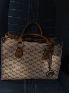 (Category: ) located in . Submitted by everything_garagesale (Listing ID 1437083228, Image 1). Description: .
