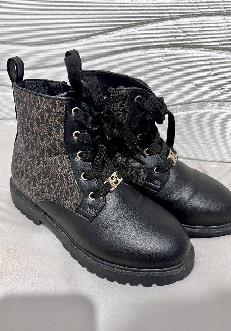 Michael Kors Black Boots kids (Category: Babies & Kids Fashion) located in Bulacan. Submitted by prelovedbycms (Listing ID 1437181043, Image 1). Description: Used once Best for 8-10 yrs old Stylish black boots featuring the iconic Michael Kors logo pattern on the sides. These boots have a lace-up design with gold-tone hardware accents. The soles are black and appear to be durable. Perfect for adding a touch of designer flair to any outfit..