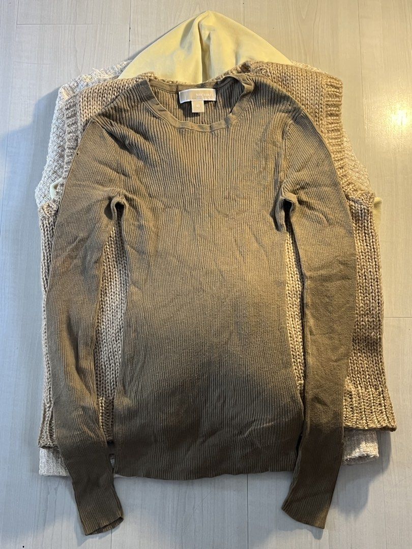 Michael Kors Ribbed Long Sleeve Sweater (Category: Longsleeves) located in Taguig. Submitted by bpalileo (Listing ID 1437173751, Image 1). Description: - Michael Kors sweater - Ribbed design - Long sleeves - Crew neck - Neutral color - Comfortable and versatile.