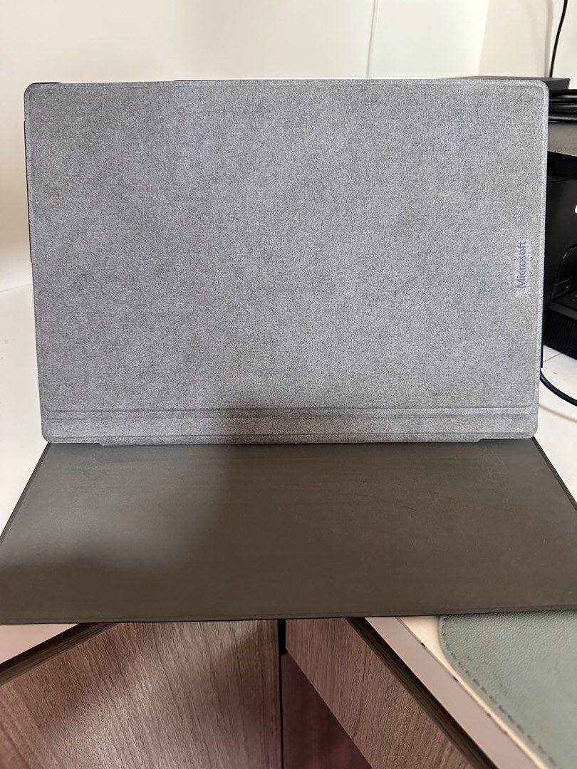 Microsoft Surface Pro 6 - Intel i5, 8GB RAM450816871666831363