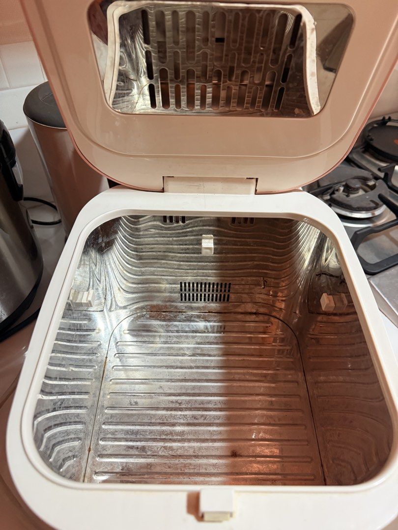 Monarc UV Sterilizer (Category: Breastfeeding & Bottle Feeding) located in Paranaque City. Submitted by anony26 (Listing ID 1437109174, Image 2). Description: - Monarc sterilizer - Functions: Dry, UV, Auto, On/Off - Exterior: Pink - Interior: Stainless Steel - Good working condition - Easy-to-use control panel with indicator lights.