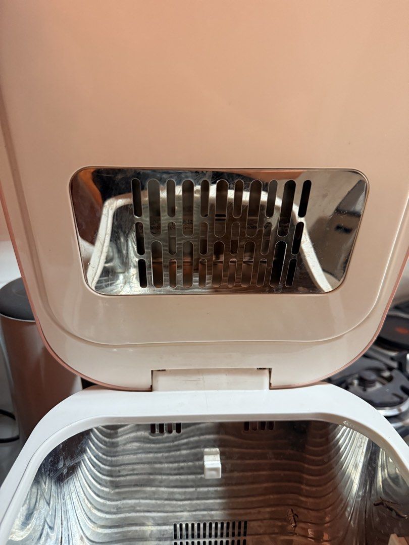Monarc UV Sterilizer (Category: Breastfeeding & Bottle Feeding) located in Paranaque City. Submitted by anony26 (Listing ID 1437109174, Image 3). Description: - Monarc sterilizer - Functions: Dry, UV, Auto, On/Off - Exterior: Pink - Interior: Stainless Steel - Good working condition - Easy-to-use control panel with indicator lights.