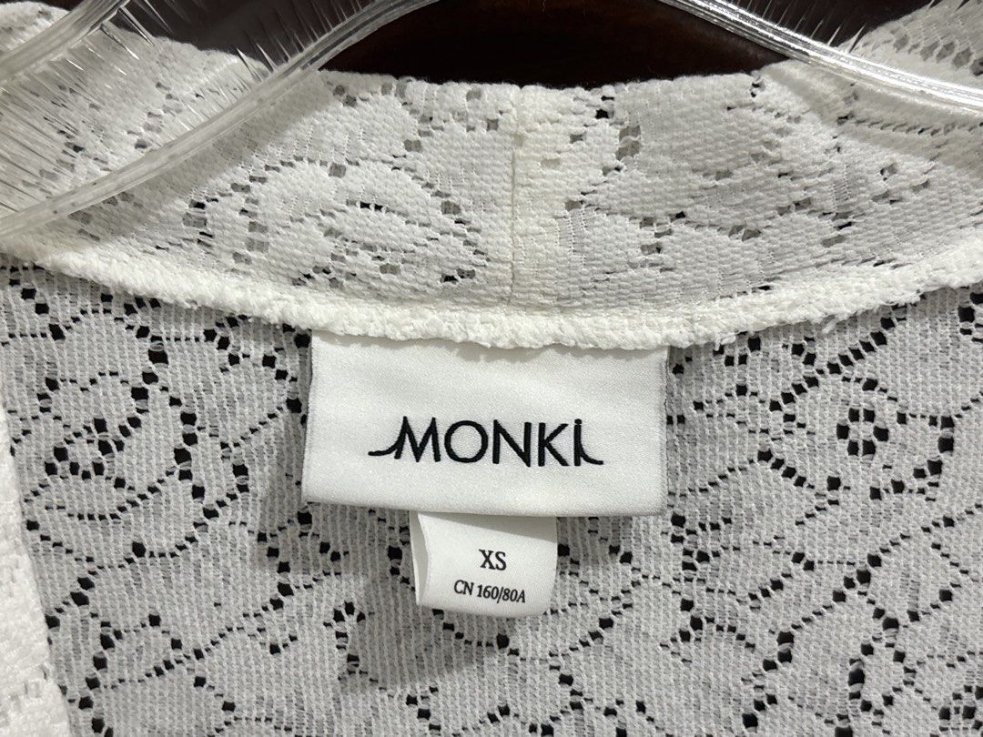 MONKI White Long Cardigan with Floral Pattern (Category: Others Tops) located in Manila. Submitted by 119.s (Listing ID 1437157132, Image 3). Description: RFS: don’t reach for it as much 🏷️ LP 📸 Can send more photos (DM for WW) 🙇🏻‍♀️ Please expect flaws/manage your expectations as this item is pre-loved. Expect minor color differences due to screen display. 💵 MOP: GCash (NO COD) tag: monki long cardigan floral embroidered flower pattern knit