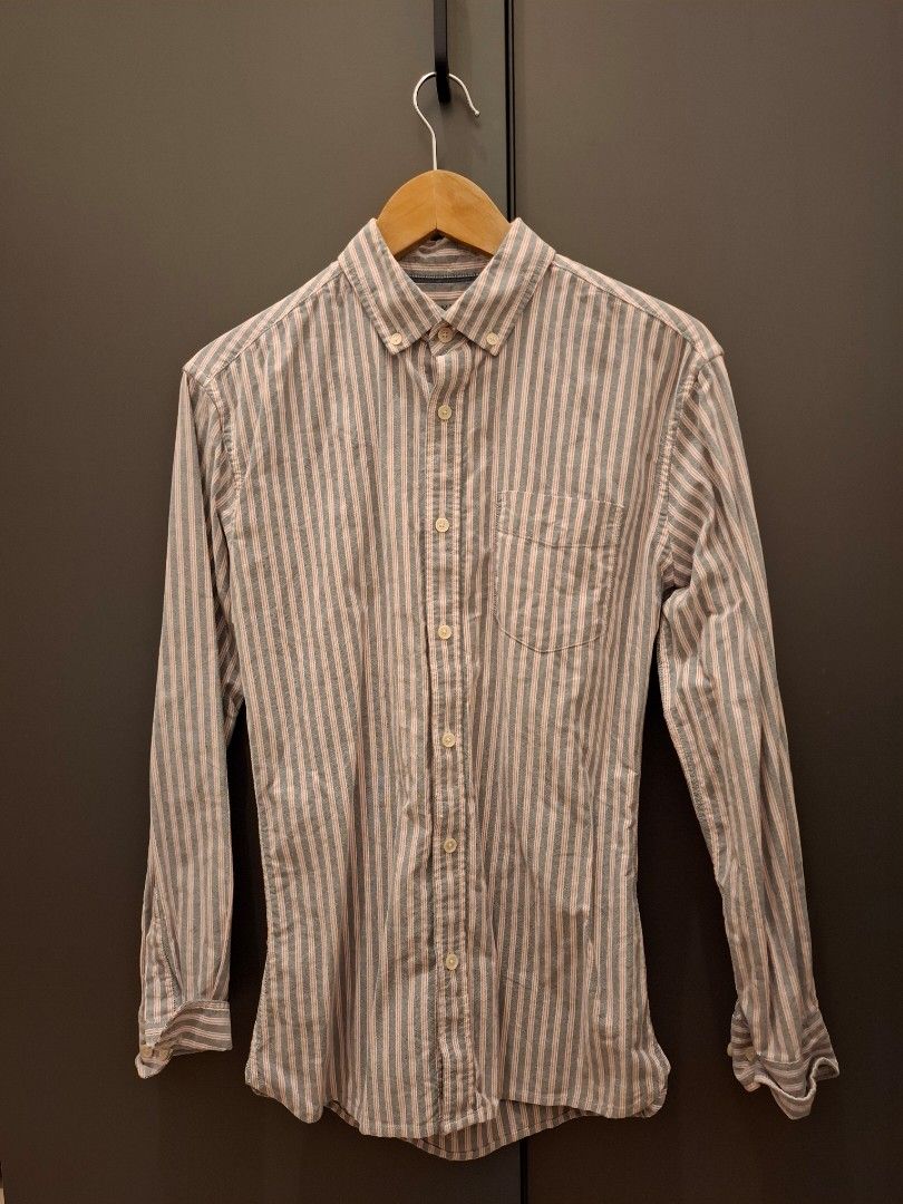 M&S Regular Fit Striped Shirt (Category: Tshirts & Polo Shirts ) located in Las Pinas. Submitted by acrc_ph (Listing ID 1437021917, Image 1). Description: - M&S Regular Fit Shirt - Size: S - Features a striped pattern - Long sleeves - Button-down design - Classic collar - Buttoned cuffs - Suitable for casual and smart casual occasions.