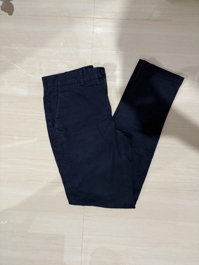 Navy Blue Pants (Category: Chinos) located in Cadiz. Submitted by rom96 (Listing ID 1437155362, Image 3). Description: - Navy blue pants - Straight leg cut - Button and zipper closure - Two back pockets - Durable fabric - Suitable for casual and semi-formal occasions.