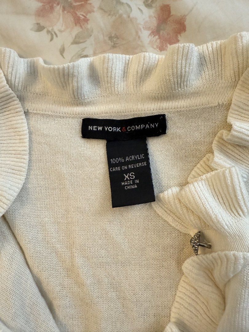 New York & Company blazer (Category: Coats, Jackets and Outerwear) located in Quezon City. Submitted by clazzystudio (Listing ID 1437102147, Image 2). Description: Xs on tag can be fit up to small.