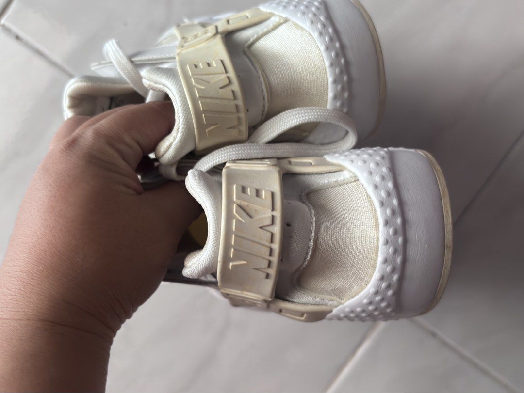 Nike Air Huarache (Category: Sneakers) located in Taguig. Submitted by grzest (Listing ID 1437046369, Image 3). Description: With visible yellowish parts Size UK 5 Negotiable.