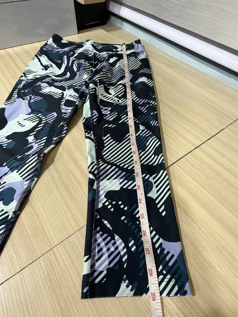 Nike Legend Printed Cropped Leggings (Category: Activewear) located in Mandaluyong City. Submitted by jpc0708 (Listing ID 1437135385, Image 2). Description: - Nike Legend cropped leggings - Size: M - Unique printed design - High waistband - Nike logo - Dri-FIT technology - Inseam: ~27 inches - Made with recycled materials.