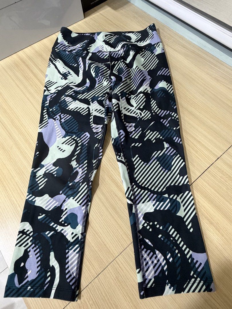 Nike Legend Printed Cropped Leggings (Category: Activewear) located in Mandaluyong City. Submitted by jpc0708 (Listing ID 1437135385, Image 1). Description: - Nike Legend cropped leggings - Size: M - Unique printed design - High waistband - Nike logo - Dri-FIT technology - Inseam: ~27 inches - Made with recycled materials.