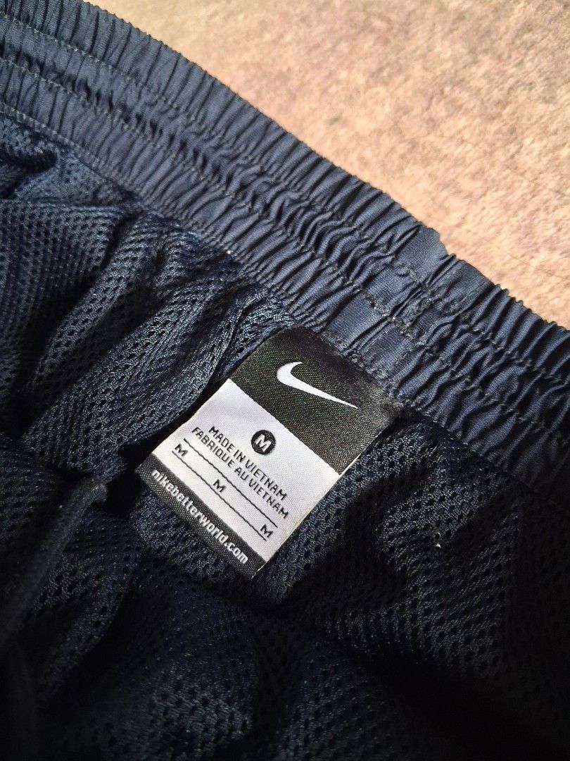 Nike trackpants with embroidered white swoosh (Category: Activewear) located in Giporlos. Submitted by berniee21 (Listing ID 1437036639, Image 3). Description: 480 shipped nalang to asnew condition pinhole sa likod just below the knee maliit lang.