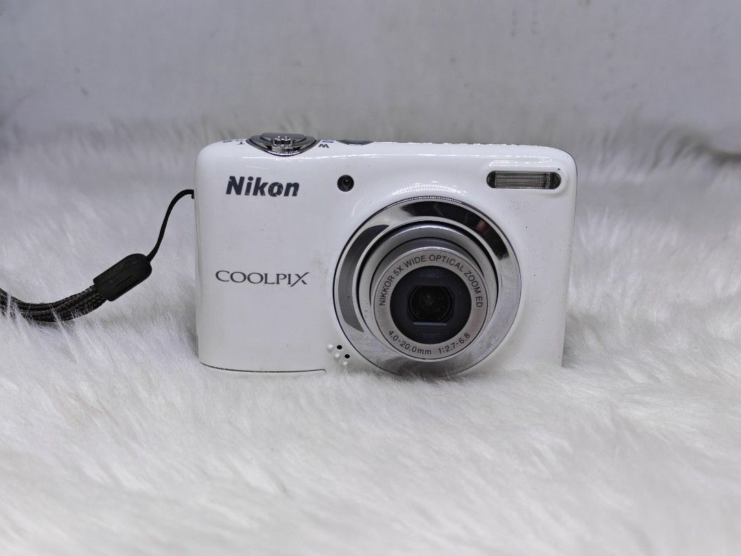 Nikon COOLPIX L25 Digital Camera (Category: Cameras) located in Manila. Submitted by ultimogizmos (Listing ID 1437077884, Image 1). Description: - Nikon COOLPIX L25 digital camera - 10 megapixels - Built-in flash - Zoom lens - Black and white design - Setup menu for time, date, and other settings excellent working conditions no issues actual and sample pics posted last price umit with memory uses 2 double a battery not included - Includes wrist s