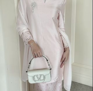 (Category: ) located in . Submitted by matchada.preloved (Listing ID 1437033692, Image 1). Description: .