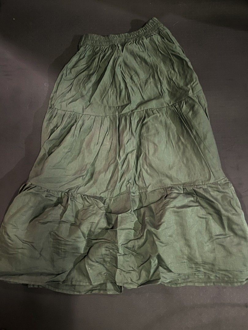 Olive Green Tiered Maxi Skirt (Category: Skirts) located in Dagupan City. Submitted by t00tsy (Listing ID 1437175130, Image 2). Description: !! SF Shouldered by Buyer !! - Olive green maxi skirt - M-L - Tiered design - Elastic waistband - No pockets (just an example pic) - Flowy silhouette - offers not lower than ₱150 -last pic color is innacurate MOP: Gcash MOD: J&T pm for more info, pic etc..