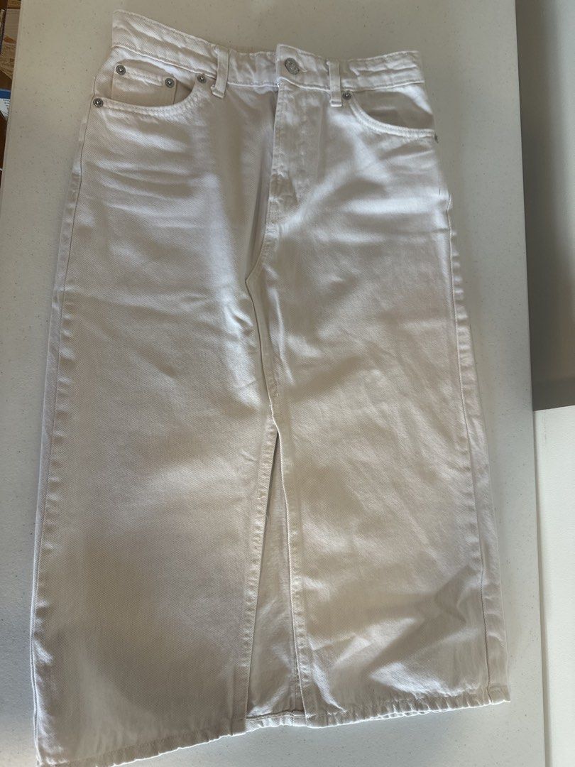 Only worn once White Denim Slit Skirt (Category: Skirts) located in Makati City. Submitted by agm_2026 (Listing ID 1437023072, Image 2). Description: - White denim midi skirt - Front slit detail - Button and zipper closure - Front and back pockets - Straight cut - Versatile for different outfits.