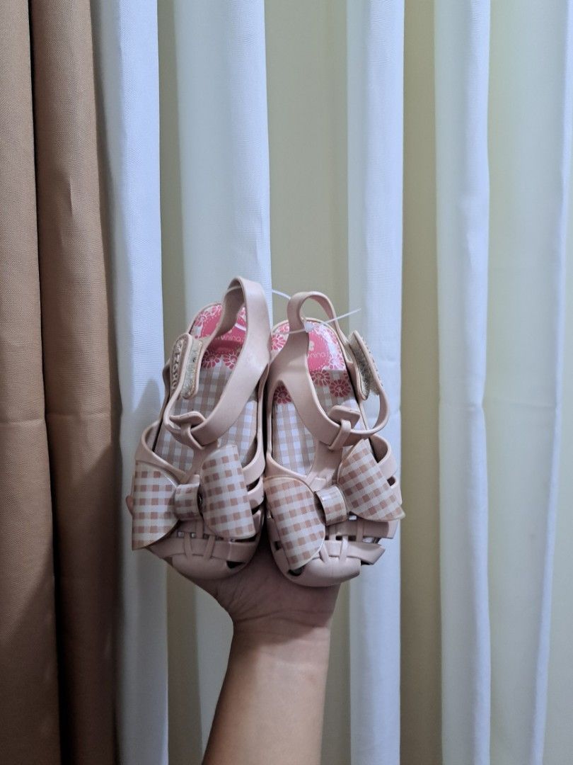 Original mini melissa/zaxy/igor/ipanema (Category: Babies & Kids Fashion) located in Quezon City. Submitted by kimlynandaya (Listing ID 1437067533, Image 3). Description: original mini melissa/zaxy/igor/ ipanema.. 1st:usa7/eur22/23/13½cm price:449 condition:like new 2nd:usa8/eur23/14cm price:349 3rd:usa8/eur24/14½cm price:349 4th:12cm price:150.