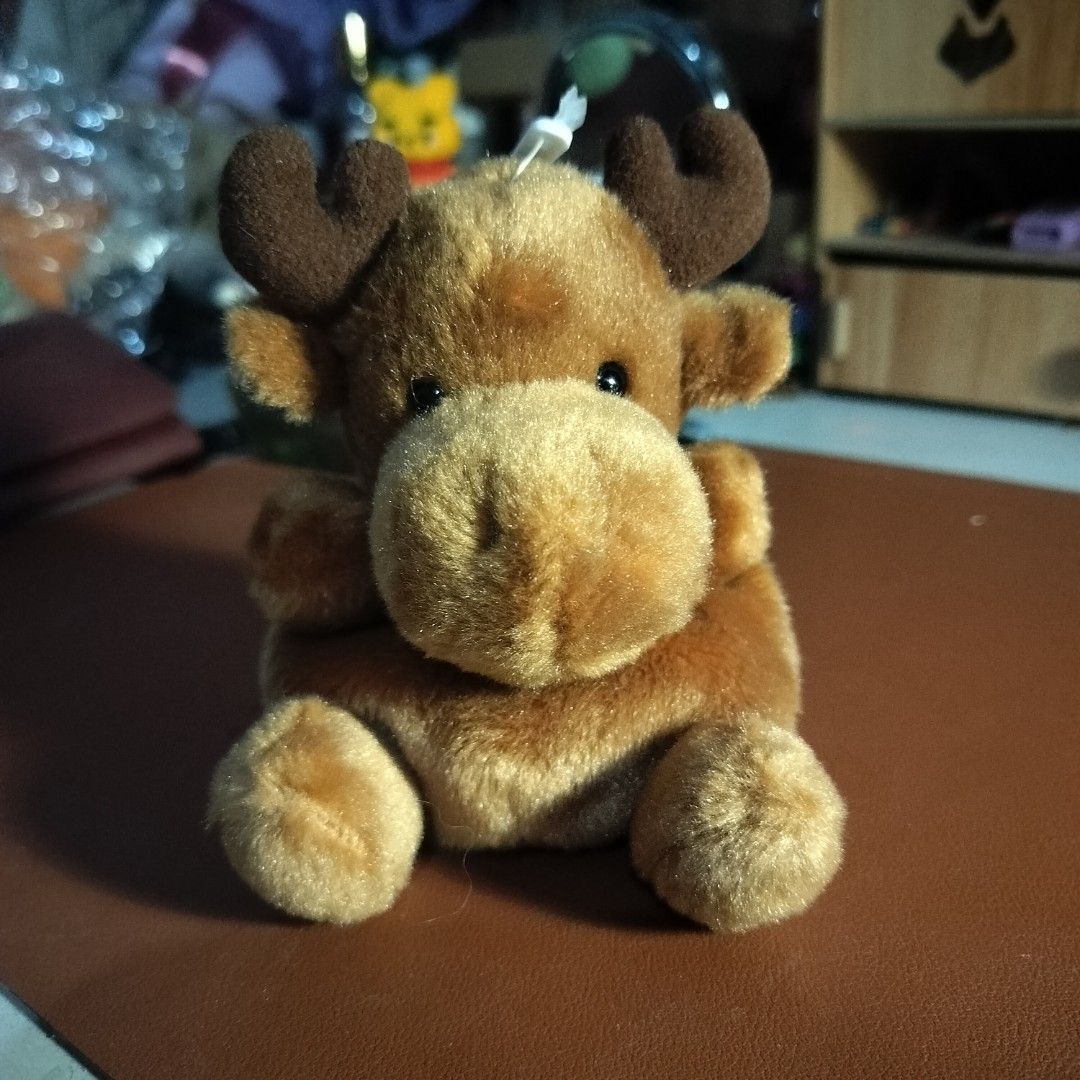 Palm Pals Moose Plush Toy (Authentic, with tag) (Category: Plushies & Soft Toys) located in Bocaue. Submitted by chilly.beans (Listing ID 1437106306, Image 1). Description: - Adorable Palm Pals moose plush toy, selling it tho since I wanted a cow not a moose 💌 - Soft, brown fur - Cute face and small antlers - Includes brand tag Mode of payment: Gcash 💰📲 *Please send screenshot as proof of payment* Buyer will cover the shipping fee 💌 Lalamove 