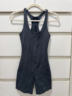 (Category: ) located in . Submitted by shopinbwncloset (Listing ID 1437093124, Image 1). Description: .
