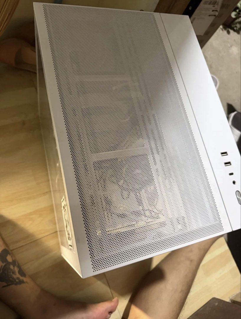 PC Unit only - Beast for 1080p (Category: Computer Parts) located in Pasig City. Submitted by jychom (Listing ID 1437160595, Image 1). Description: RFS : Di na nagagamit due to work, and will upgrade to apple environment soon, nagpapagawa rin bahay so need ng little extra budget Everything you see here is legitimate, and branded. Case: Lian LI O11 AIR MINI White - mesh front panel, aluminum tempered glass (all ports are working, depende na lang s