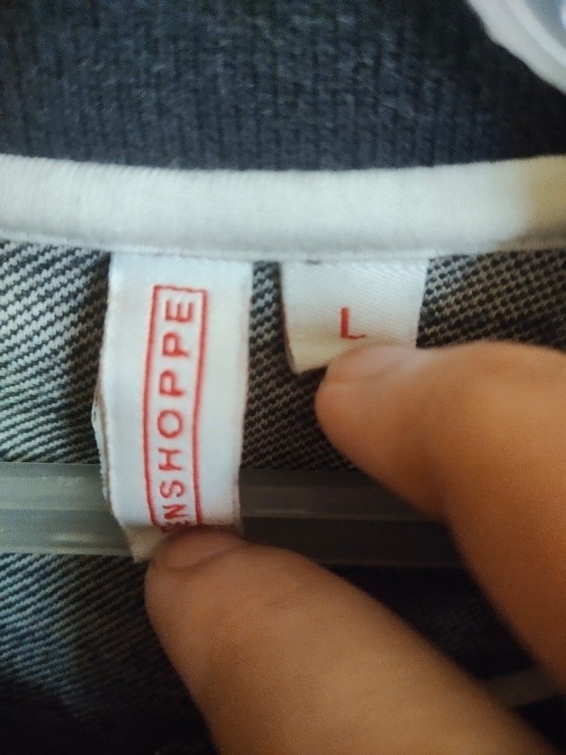 Penshoppe Polo Shirt - Gray (Category: Shirts) located in Manila. Submitted by maze.declutter (Listing ID 1437063548, Image 2). Description: - Penshoppe gray polo shirt - Size: Large.
