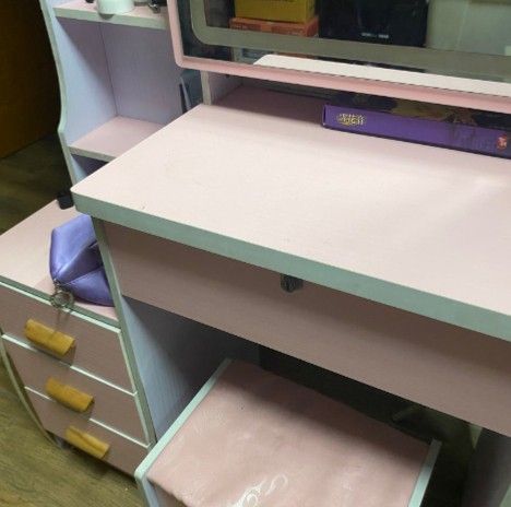 Pinky Vanity Table with Mirror and Mini Chair (Category: Tables & Sets) located in Las Pinas. Submitted by gorgeouslayph (Listing ID 1437042757, Image 2). Description: - Pink vanity table - Built-in mirror with lights - Includes a small stool - Multiple drawers for storage - Side shelf for beauty products - Clean design with light pink finish and wooden accents - Perfect for bedroom or dressing area.