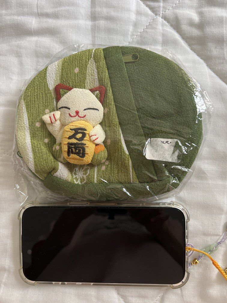 Pouch (Category: Purses & Pouches) located in Singapore. Submitted by lovemylive (Listing ID 1437100293, Image 3). Description: Green lucky cat Light weight 1 ea Non returnable or exchangeable .