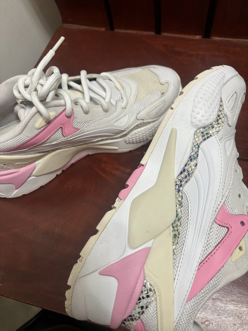 Puma RS- Efekt Anidescent ( White Pink ) (Category: Sneakers) located in Manila. Submitted by imamenace00 (Listing ID 1437053717, Image 2). Description: - Puma RS- Efekt Anidescent Wns sneakers - Color: White and Pink - Mesh upper with leather overlays - Chunky sole design - Pink accents on sole - Snakeskin-like pattern on heel - Puma logo visible - White laces - Light grey inner lining Issue: Missing One original shoelace Brand New/ Never been w