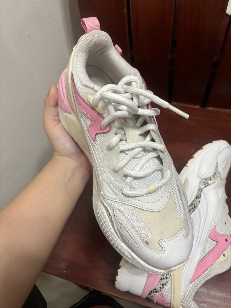 Puma RS- Efekt Anidescent ( White Pink ) (Category: Sneakers) located in Manila. Submitted by imamenace00 (Listing ID 1437053717, Image 1). Description: - Puma RS- Efekt Anidescent Wns sneakers - Color: White and Pink - Mesh upper with leather overlays - Chunky sole design - Pink accents on sole - Snakeskin-like pattern on heel - Puma logo visible - White laces - Light grey inner lining Issue: Missing One original shoelace Brand New/ Never been w